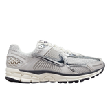 Nike Zoom Vomero 5 Photon Dust ＆ Metallic Silver
